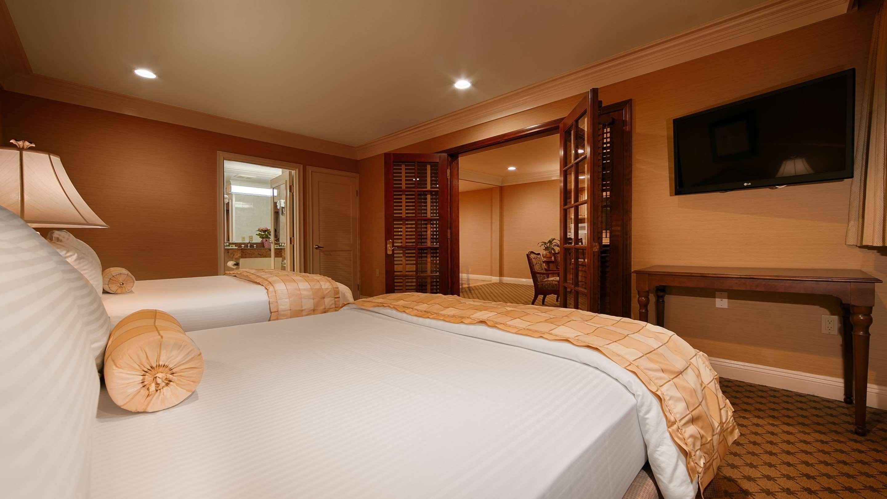 Western Sunset Plaza Hotel