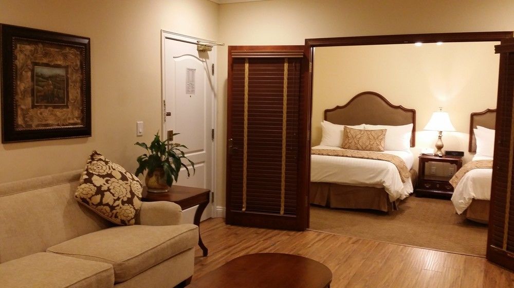 Western Sunset Plaza Hotel